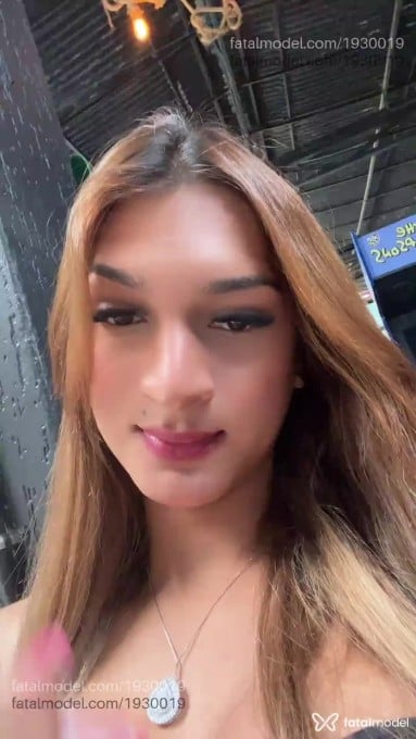 Acompanhante mulher trans com cabelo castanho de olhos pretos - Daya Dafne Acompanhante mulher trans com cabelo castanho de olhos pretos - Daya Dafne