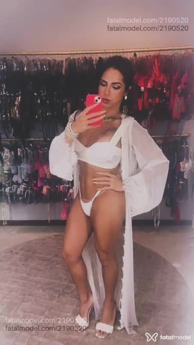 Acompanhante mulher trans morena (o) de olhos castanhos - Manuella Souza Acompanhante mulher trans morena (o) de olhos castanhos - Manuella Souza