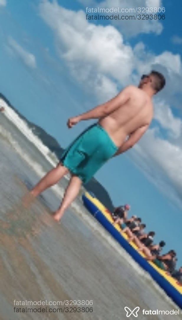 Acompanhante homem com cabelo castanho de olhos castanhos - João Pedro