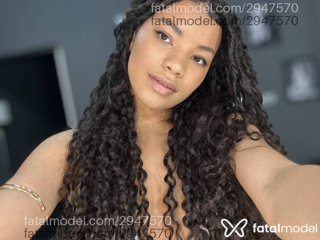 Acompanhante mulher morena (o) de olhos castanhos - Stella
