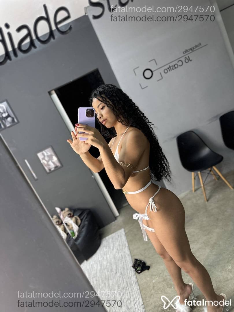 Acompanhante mulher morena (o) de olhos castanhos - Luna