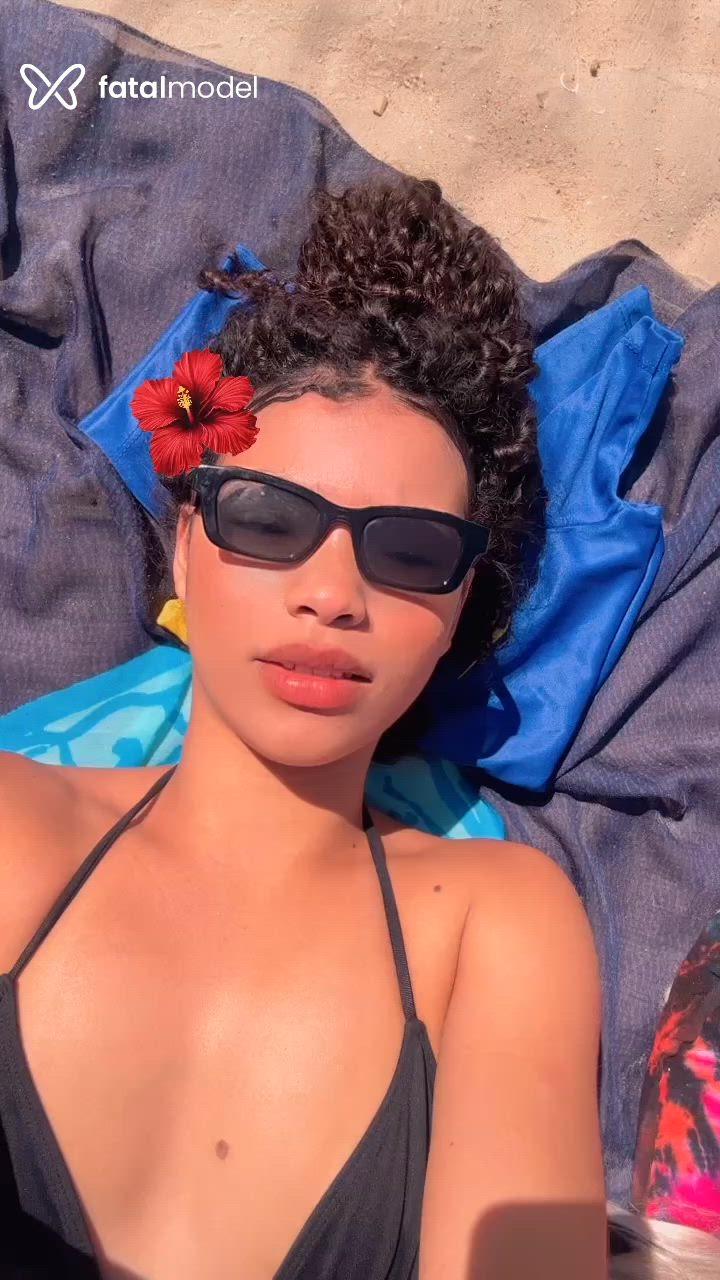 Acompanhante mulher morena (o) de olhos castanhos - Luna Acompanhante mulher morena (o) de olhos castanhos - Luna