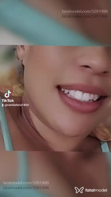 Acompanhante mulher com cabelo colorido de olhos pretos - Yuzi Felicia Acompanhante mulher com cabelo colorido de olhos pretos - Yuzi Felicia