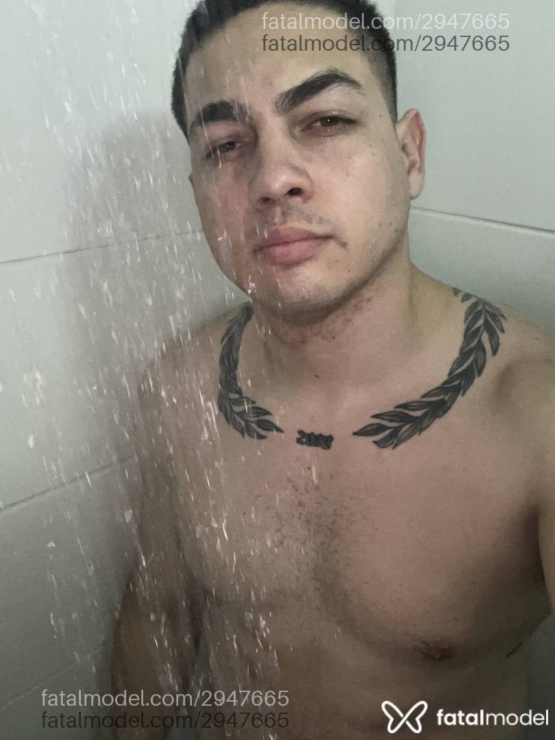 Acompanhante homem com cabelo castanho de olhos verdes - Magnus