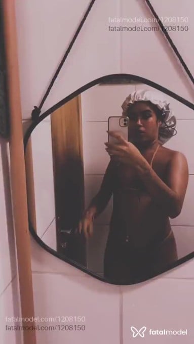 Acompanhante mulher com cabelo castanho de olhos verdes - Jenniffer Tavares Acompanhante mulher com cabelo castanho de olhos verdes - Jenniffer Tavares