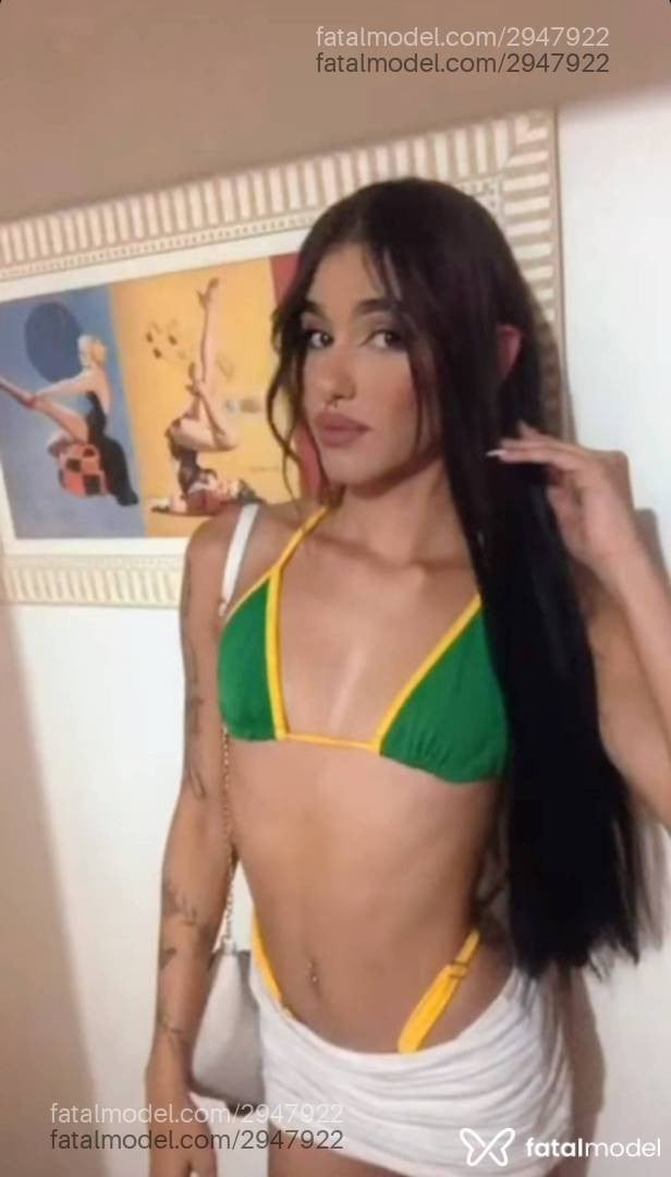 Acompanhante mulher trans com cabelo castanho de olhos castanhos em São José dos Campos - Vitória
