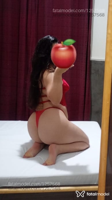 Acompanhante mulher com cabelo castanho de olhos castanhos - Mônica
