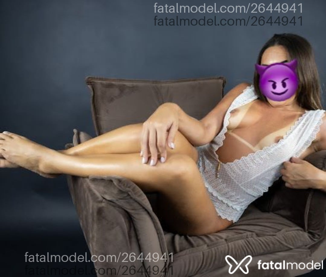 Acompanhante mulher com cabelo castanho de olhos castanhos em Porto Belo Acompanhante mulher com cabelo castanho de olhos castanhos em Porto Belo - Jasmine Bitencourt