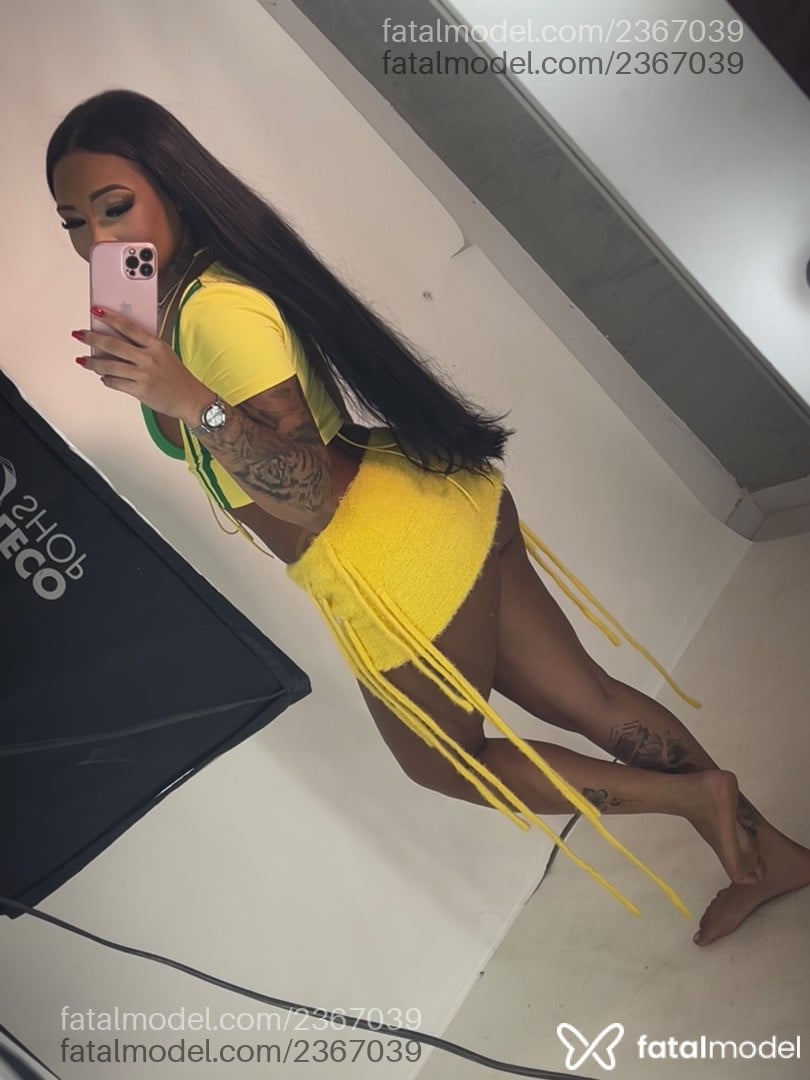 Acompanhante mulher morena (o) de olhos pretos - Madu