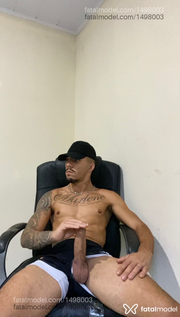Acompanhante homem com cabelo castanho de olhos mel - Thiago borchat Acompanhante homem com cabelo castanho de olhos mel - Thiago borchat