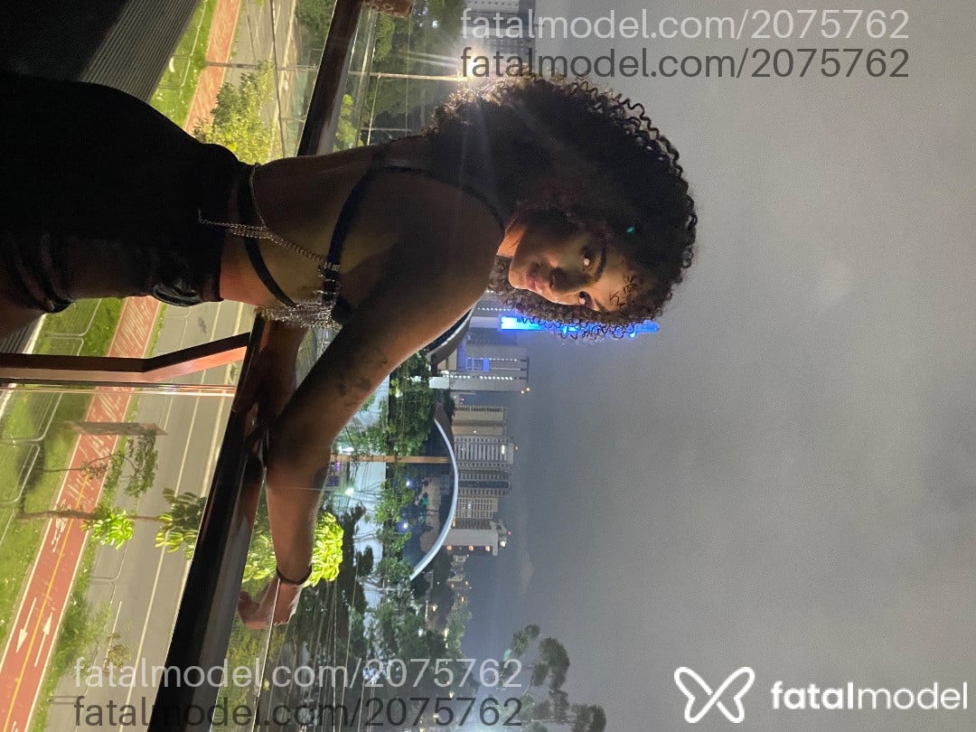Acompanhante mulher com cabelo castanho de olhos castanhos em São Paulo - Fany Olivr
