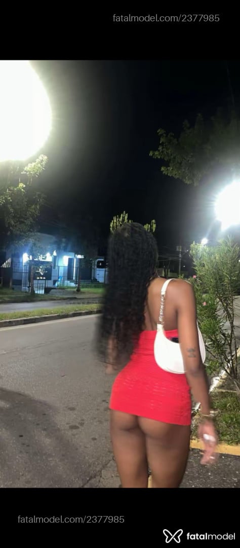 Acompanhante mulher trans morena (o) de olhos pretos - Luana