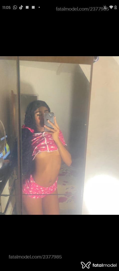 Acompanhante mulher trans morena (o) de olhos pretos - Luana