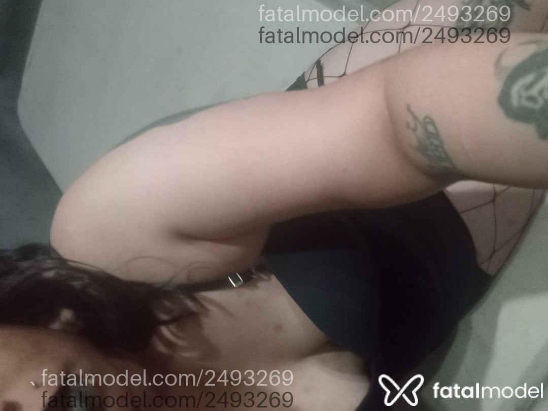 Acompanhante mulher com cabelo castanho de olhos castanhos em Contagem - Nitara Dark
