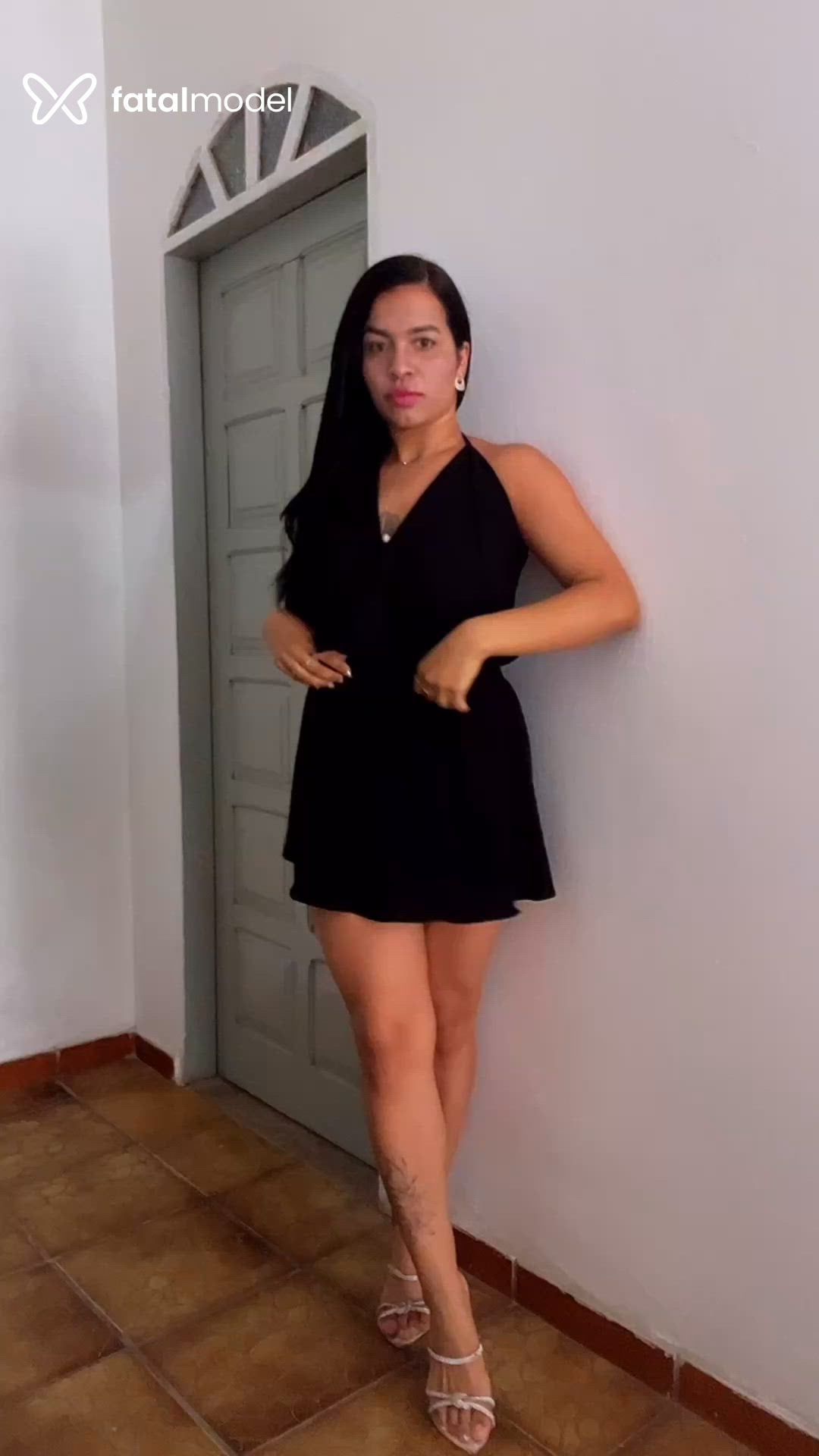 Acompanhante mulher morena (o) de olhos mel - Tainná