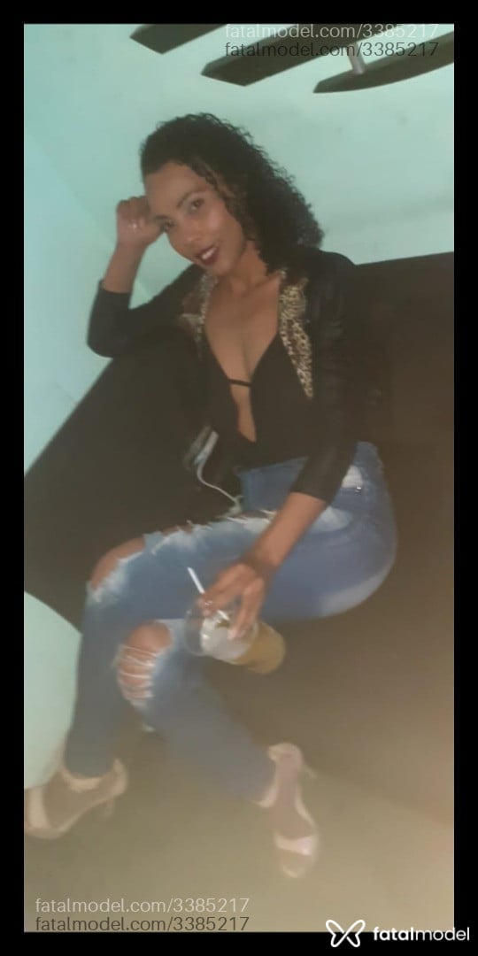 Acompanhante mulher com cabelo castanho de olhos castanhos em Capitólio Acompanhante mulher com cabelo castanho de olhos castanhos em Capitólio - Thais