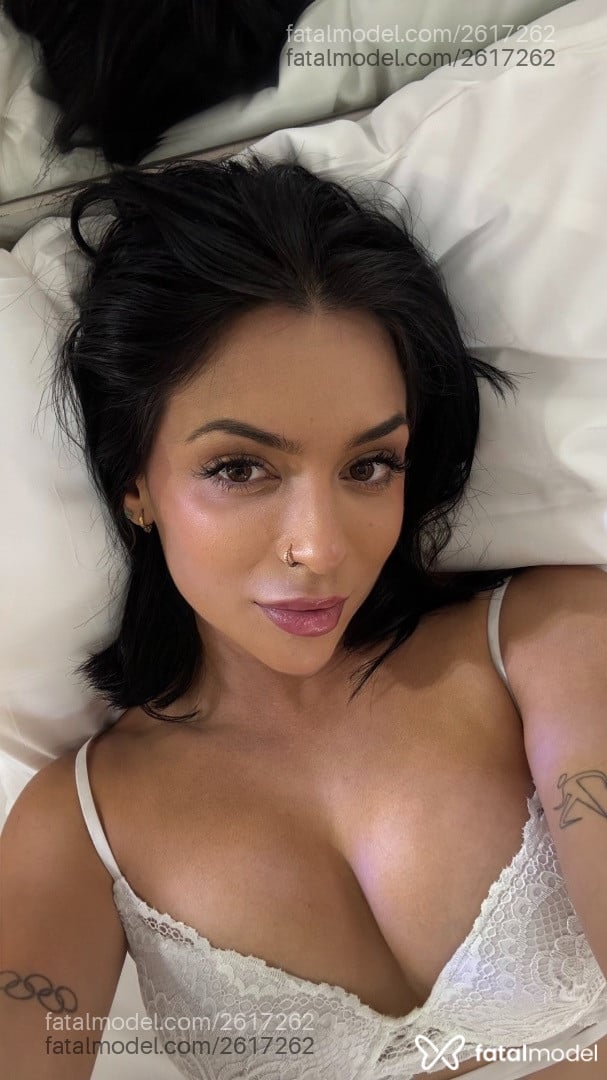 Acompanhante mulher morena (o) de olhos mel em Rio de Janeiro Acompanhante mulher morena (o) de olhos mel em Rio de Janeiro - Isabela