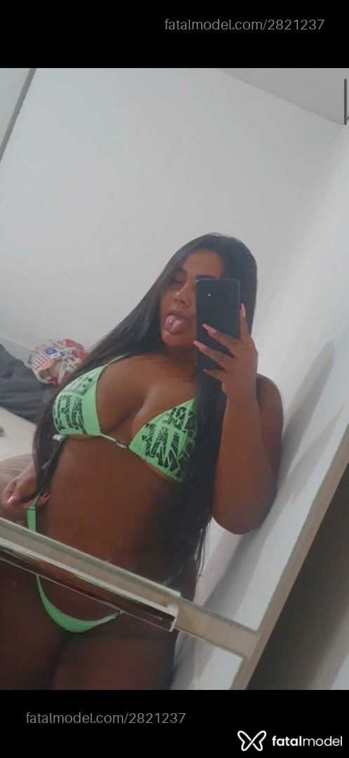 Acompanhante mulher morena (o) de olhos verdes em Simolândia Acompanhante mulher morena (o) de olhos verdes em Simolândia - Morena Caval