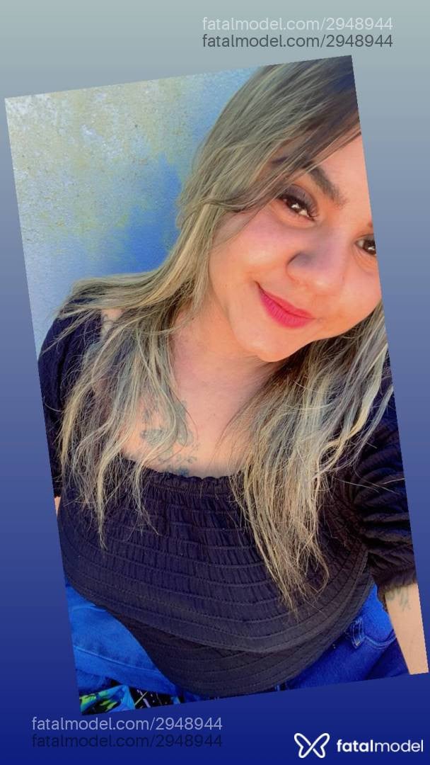 Acompanhante mulher loira (o) de olhos pretos - Maria