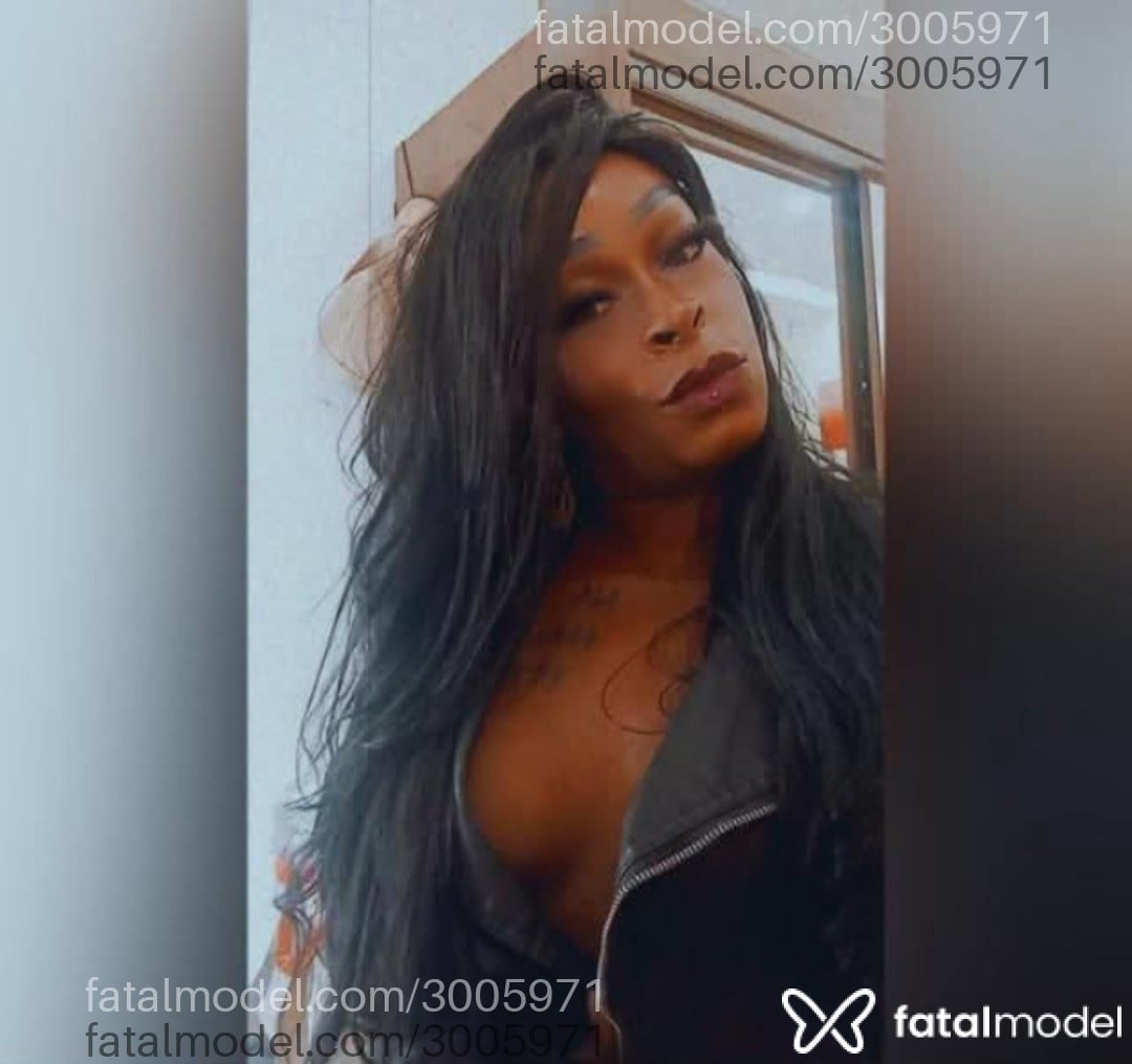 Acompanhante mulher morena (o) de olhos pretos em Sarzedo Acompanhante mulher morena (o) de olhos pretos em Sarzedo - Cris Muniz