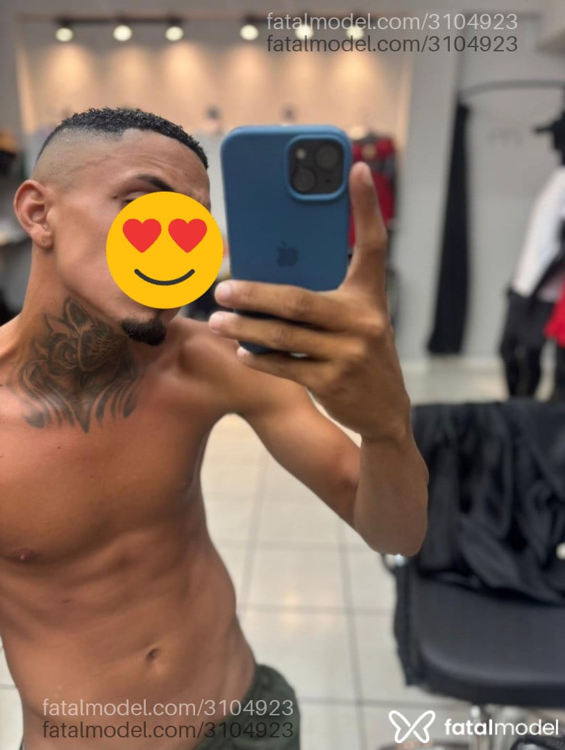 Acompanhante homem com cabelo castanho de olhos cinza - Theus Acompanhante homem com cabelo castanho de olhos cinza - Theus