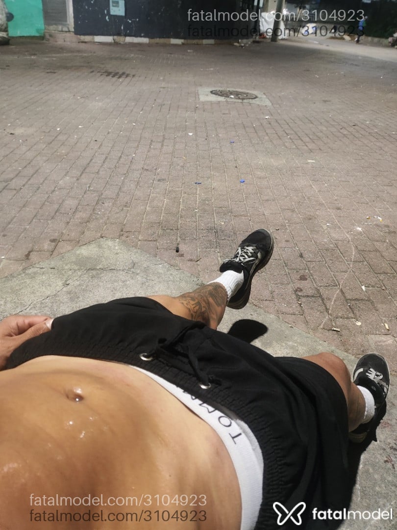Acompanhante homem com cabelo castanho de olhos cinza em Praia Grande - Theus