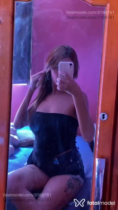 Acompanhante mulher ruiva (o) de olhos pretos - Nicolly Alves