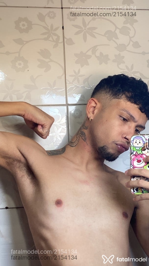 Acompanhante homem morena (o) de olhos castanhos em São Paulo - Otávio