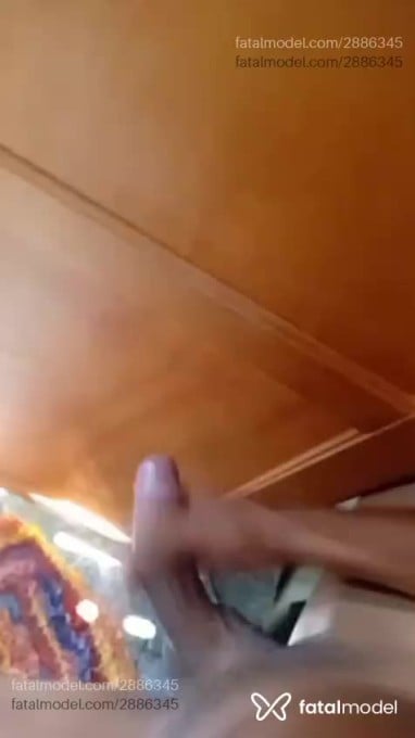 Acompanhante homem com cabelo castanho de olhos pretos - Rodrigo