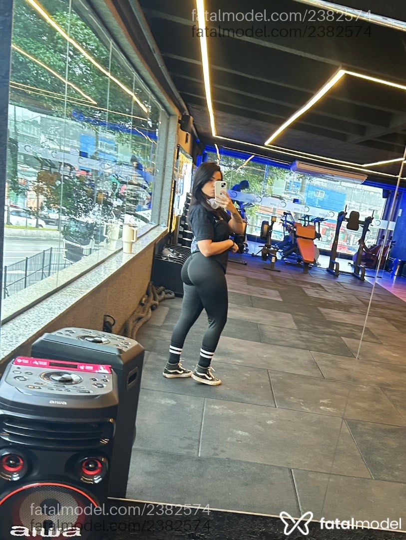 Acompanhante mulher morena (o) de olhos castanhos - Cah