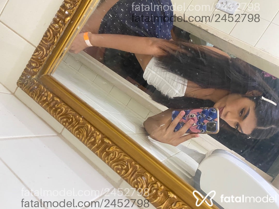 Acompanhante mulher trans morena (o) de olhos pretos - Ayla Ranache