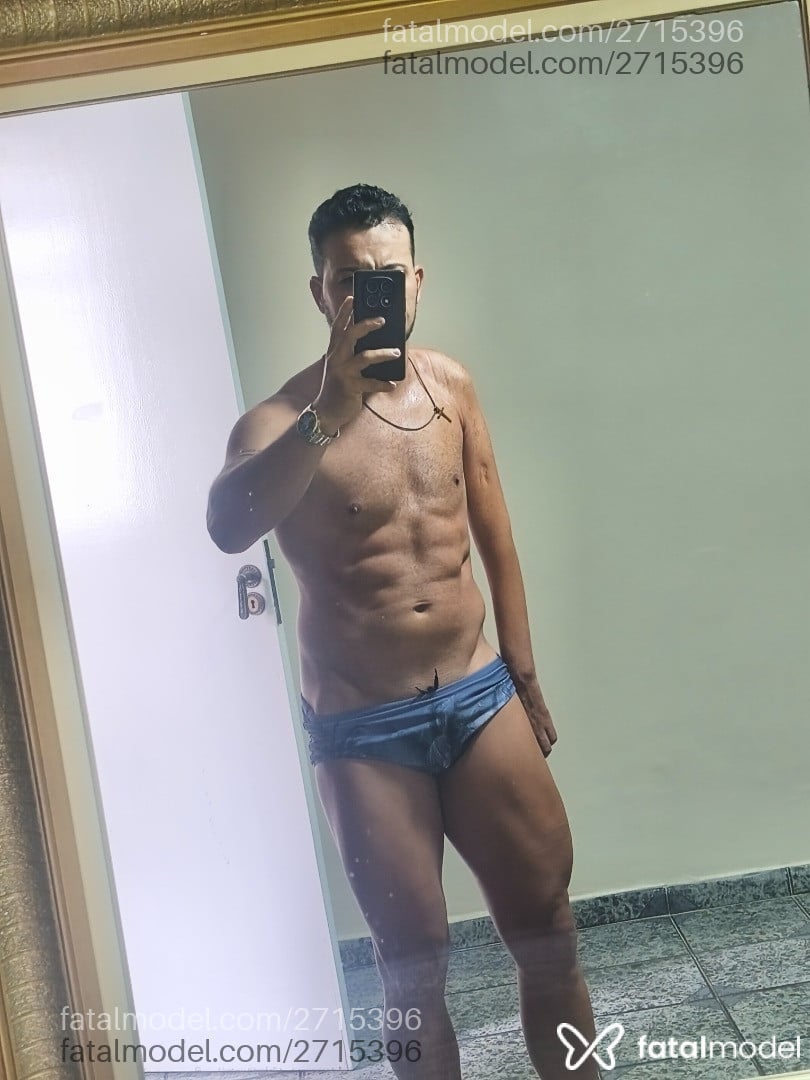 Acompanhante homem com cabelo castanho de olhos pretos em São José dos Campos - GABRIEL