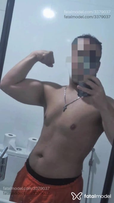 Acompanhante homem com cabelo castanho de olhos verdes em Macaé Acompanhante homem com cabelo castanho de olhos verdes em Macaé - Rafael Rodriguez