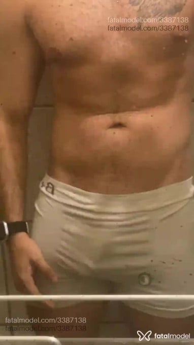 Acompanhante homem morena (o) de olhos pretos - Carlos