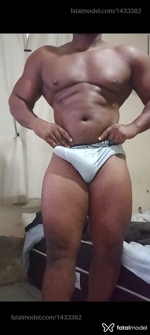 Acompanhante homem morena (o) de olhos castanhos em Virtual - Jhemesom