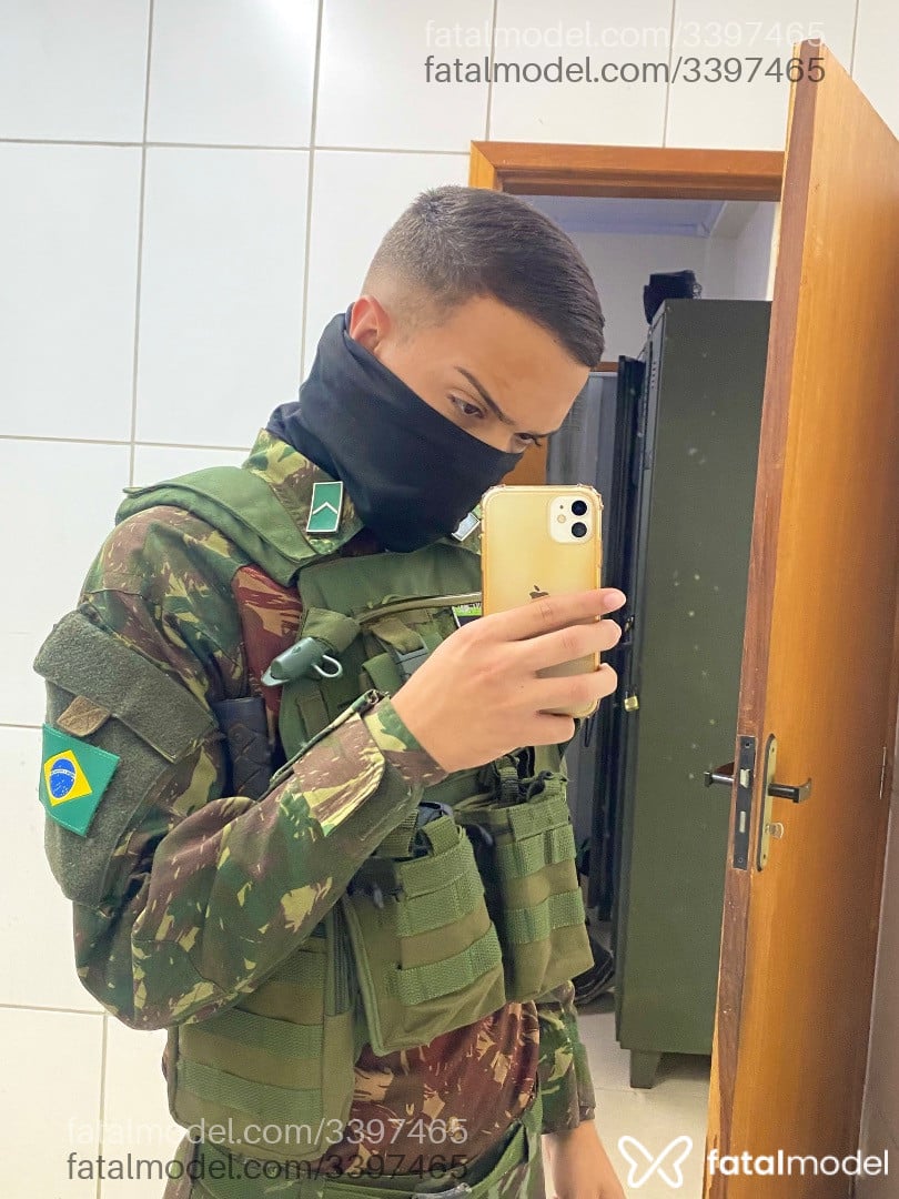 Acompanhante homem com cabelo castanho de olhos castanhos em Brasília - Silva