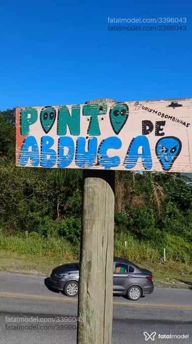 Acompanhante homem com cabelo grisalho de olhos castanhos em Bombinhas - Andershow