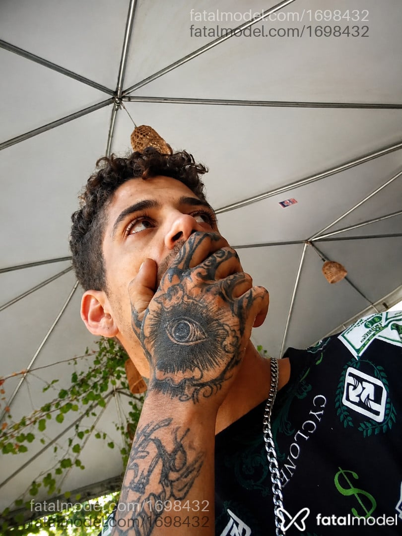 Acompanhante homem loira (o) de olhos verdes em São José - Leandro