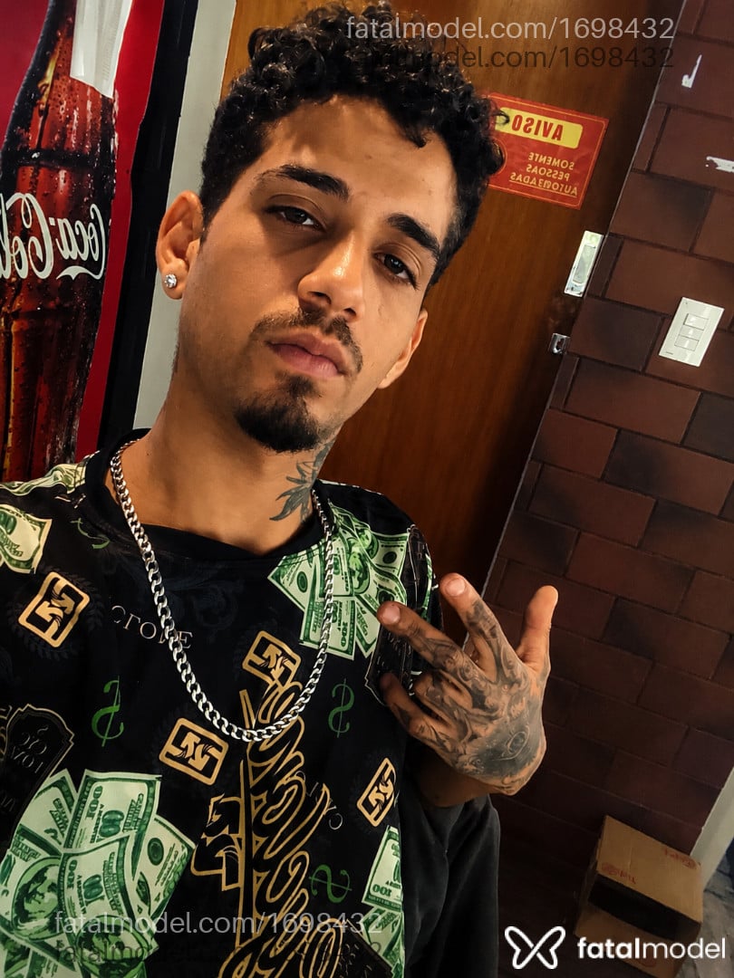 Acompanhante homem loira (o) de olhos verdes em São José - Leandro