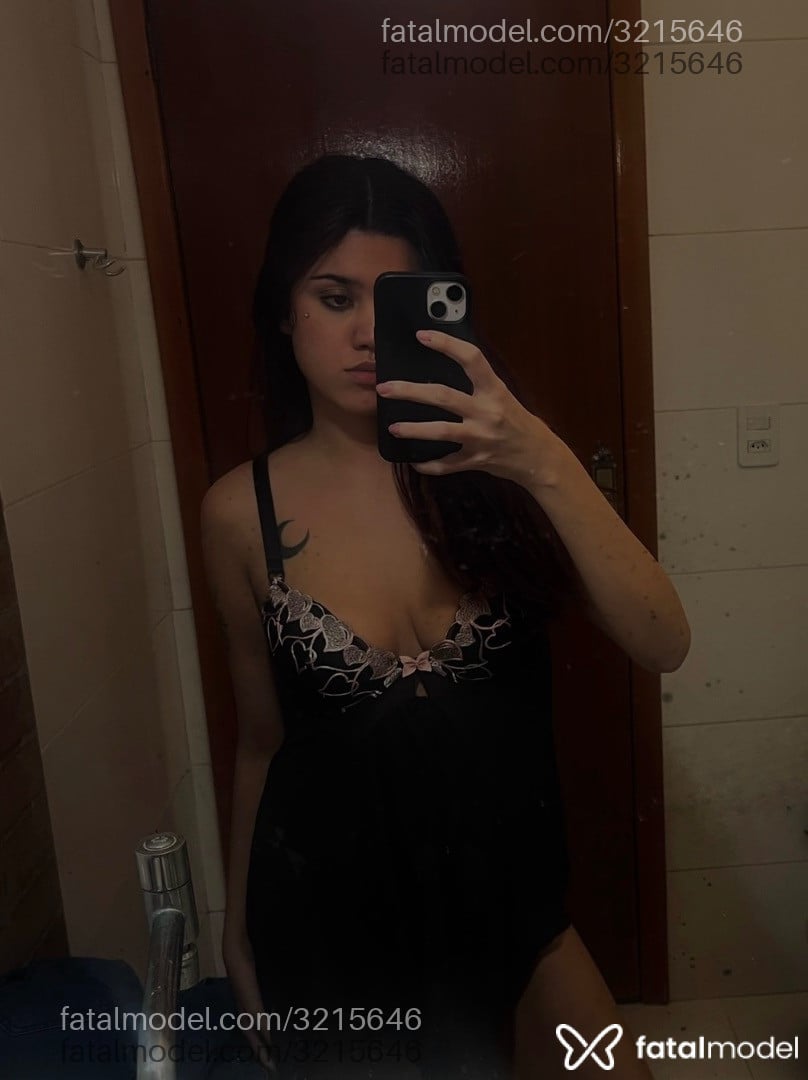 Acompanhante mulher com cabelo colorido de olhos castanhos em Maringá - Livia