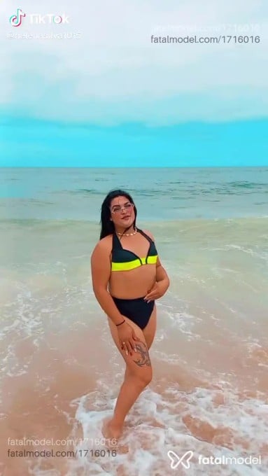 Acompanhante homem trans morena (o) de olhos mel - Helena