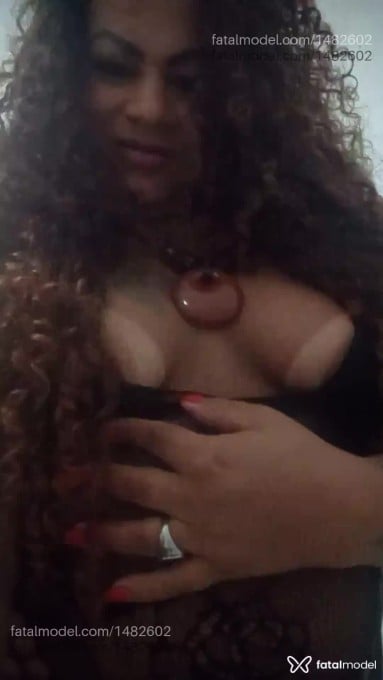 Acompanhante mulher trans morena (o) de olhos pretos - Monique pantera