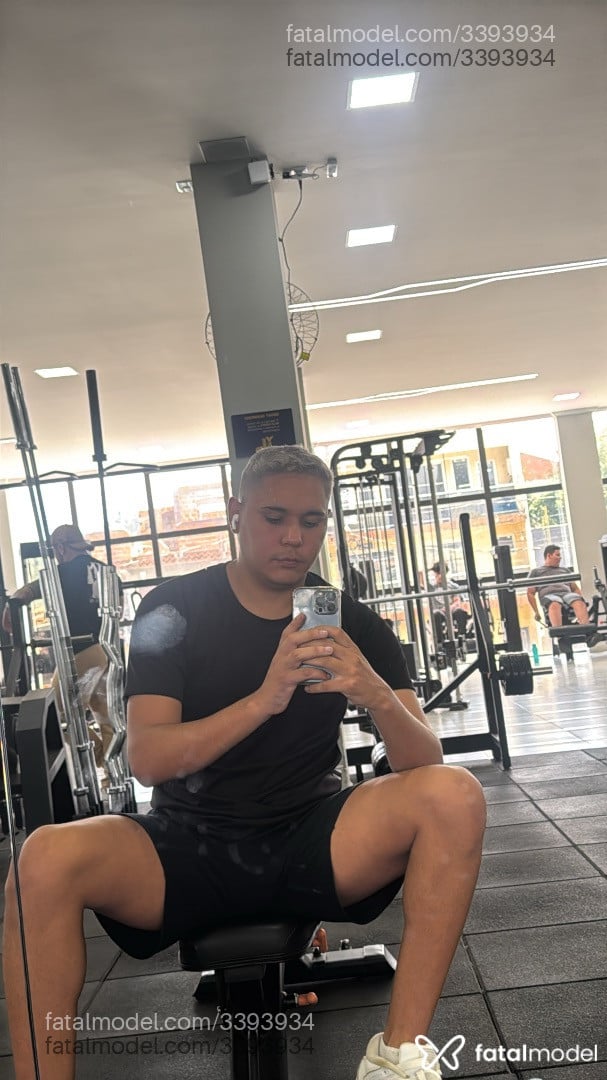 Acompanhante homem com cabelo castanho de olhos castanhos em Curitiba - Júnior Nyx