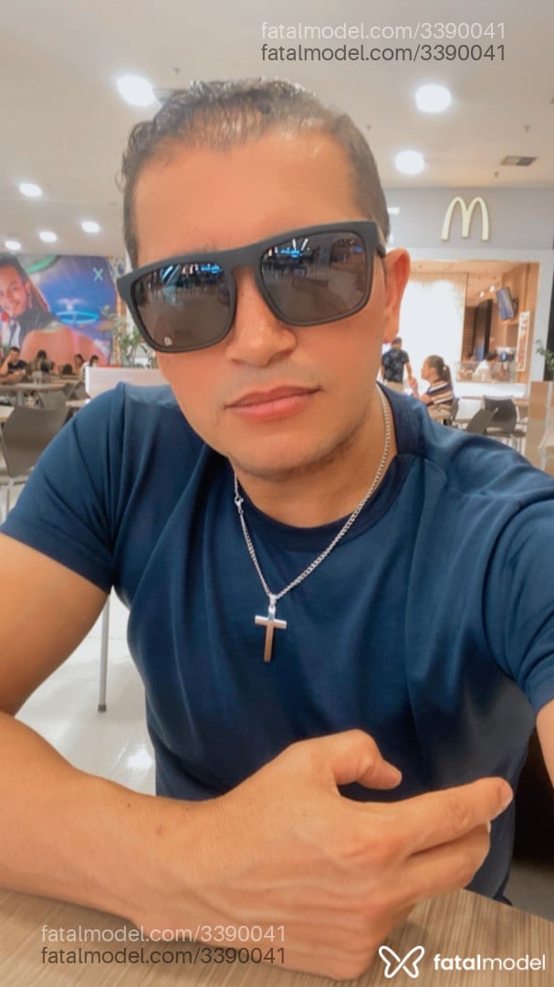 Acompanhante homem com cabelo castanho de olhos castanhos em Caruaru - Pablo