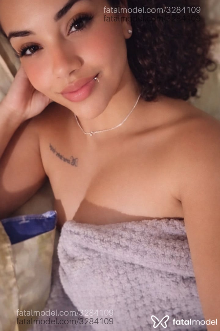 Acompanhante mulher morena (o) de olhos castanhos em Brasília - Adrielle