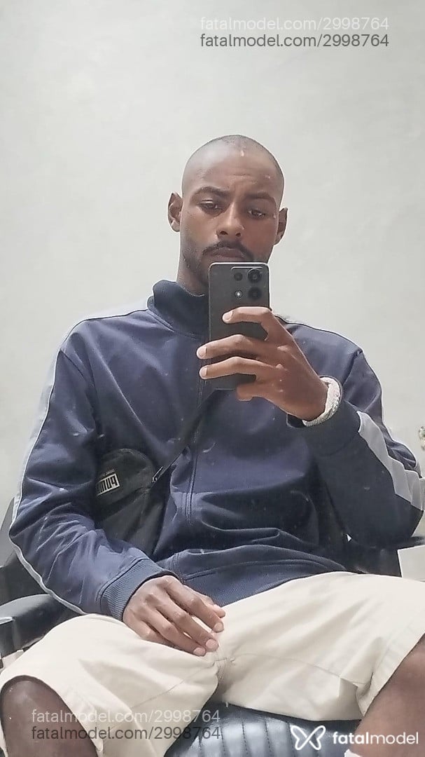 Acompanhante homem sem cabelo de olhos castanhos em São Paulo - Wellington
