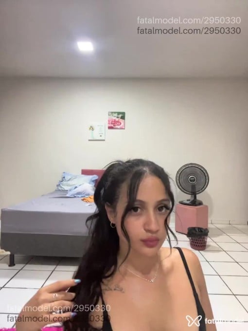 Acompanhante mulher com cabelo castanho de olhos castanhos em Vitória da Conquista - Larissa