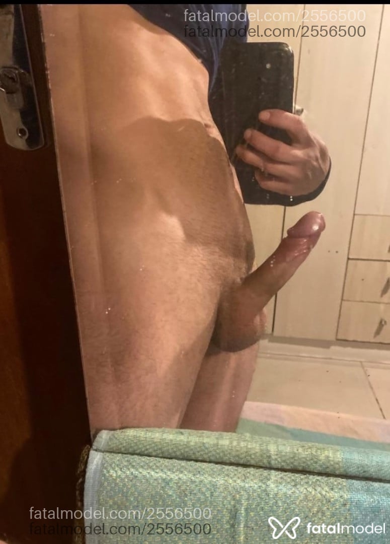 Acompanhante homem morena (o) de olhos castanhos em Brusque Acompanhante homem morena (o) de olhos castanhos em Brusque - Lucas
