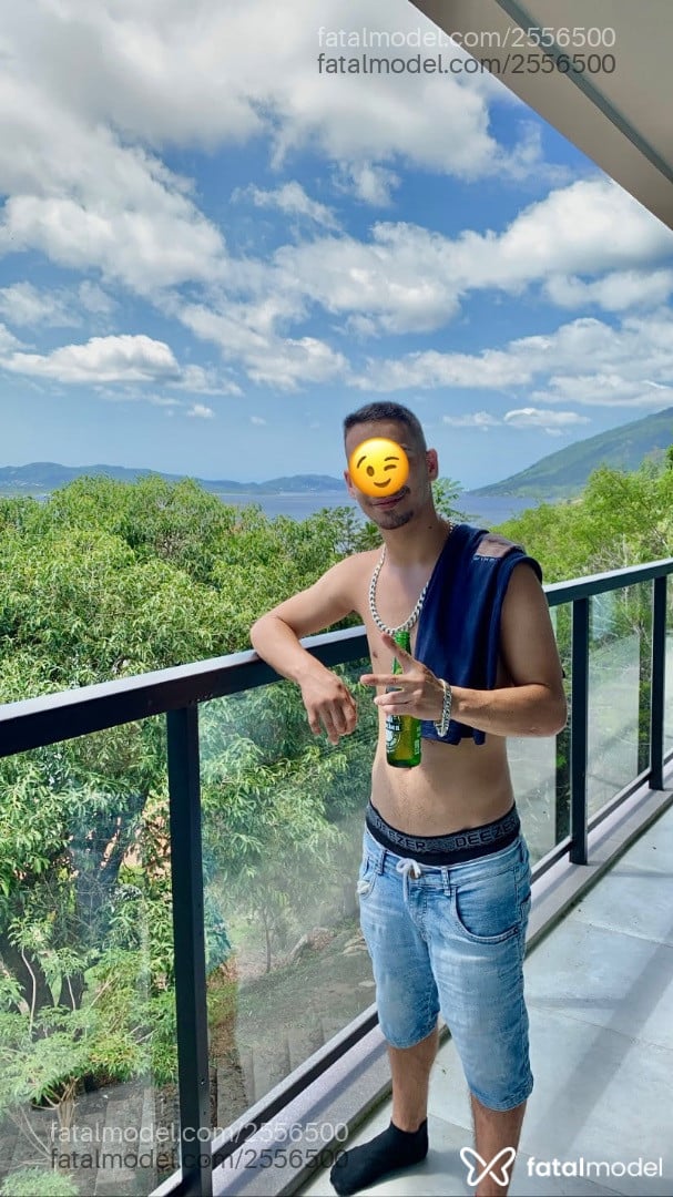 Acompanhante homem morena (o) de olhos castanhos em Brusque Acompanhante homem morena (o) de olhos castanhos em Brusque - Lucas
