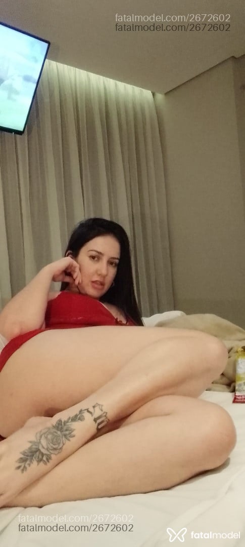 Acompanhante mulher com cabelo castanho de olhos mel em Virtual - Heloísa